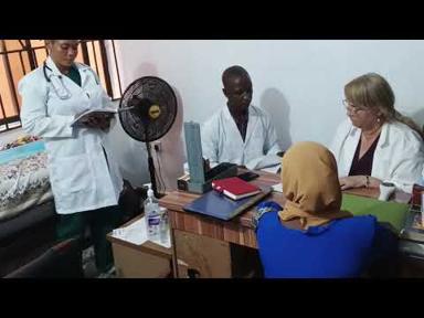 Students during TCM consultation for a patient